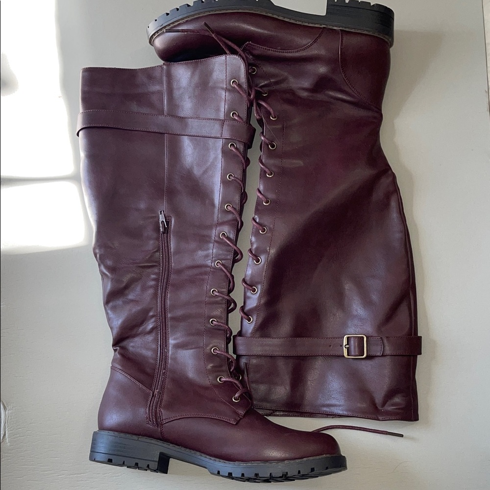 Women's Lace-Up Boots